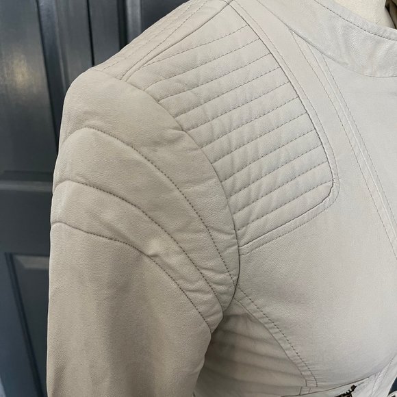 GBY GUESS Lite Grey Faux Leather Size Medium Waist Jacket - Picture 3 of 6